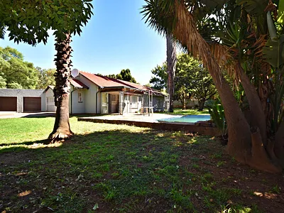 4 Bedroom House For Sale in Randburg - z4M7.webp
