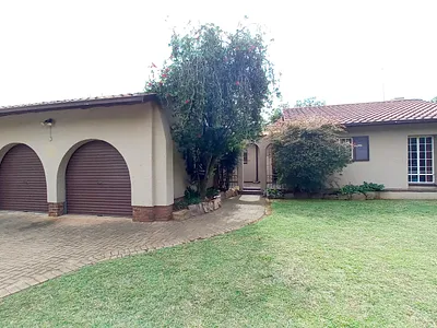 4 Bedroom House For Sale in Boksburg - gQd4.webp