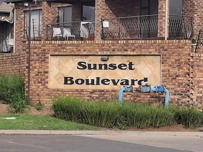3 Bedroom Townhouse For Sale in Brakpan - 2Se0.webp