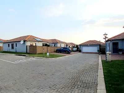 2 Bedroom Townhouse For Sale in Boksburg - 4Gpn.webp
