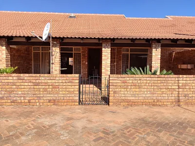 2 Bedroom Townhouse For Sale in Stilfontein - xZm8.webp