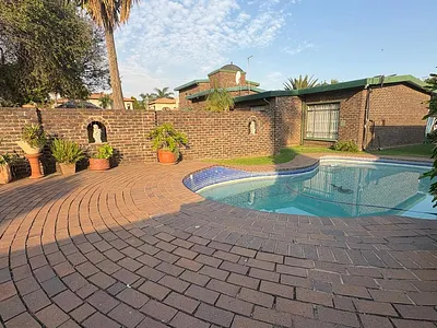 4 Bedroom House For Sale in Boksburg - jJO9.webp