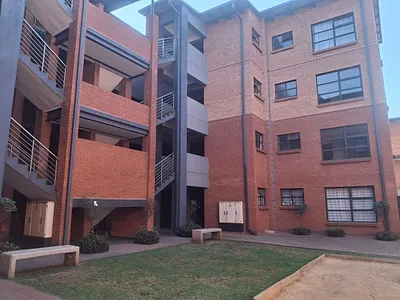 2 Bedroom Townhouse For Sale in Boksburg - P2eg.webp