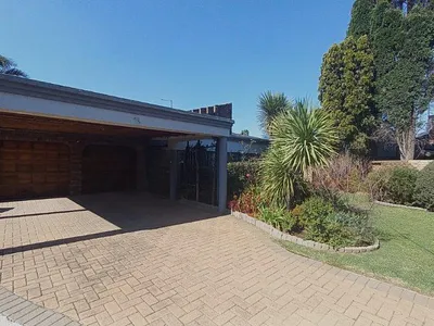 5 Bedroom House For Sale in Boksburg - f00r.webp
