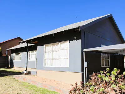 3 Bedroom House For Sale in Sasolburg - E0Rv.webp