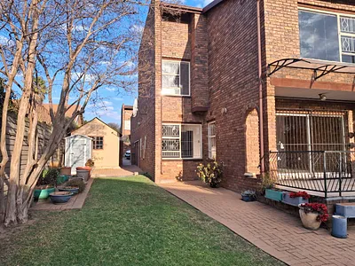 3 Bedroom Apartment For Sale in Boksburg - m82d.webp