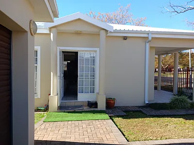 2 Bedroom Townhouse For Sale in Parys - xt47.webp