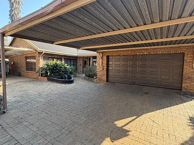 4 Bedroom House For Sale in Boksburg - img