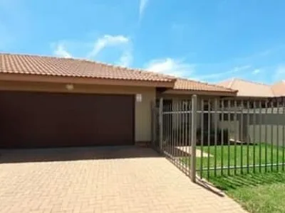 2 Bedroom Townhouse For Sale in Klerksdorp - 9EAD.webp