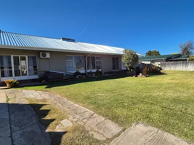 4 Bedroom House For Sale in Queenstown - img