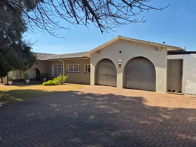 3 Bedroom House For Sale in Klerksdorp - 1G9k.webp
