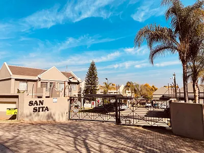 2 Bedroom Townhouse To Rent in Pretoria - img