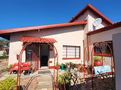 7 Bedroom House For Sale in Hennenman - img