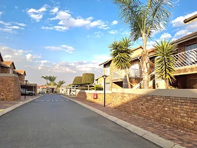 2 Bedroom Townhouse For Sale in Boksburg - img