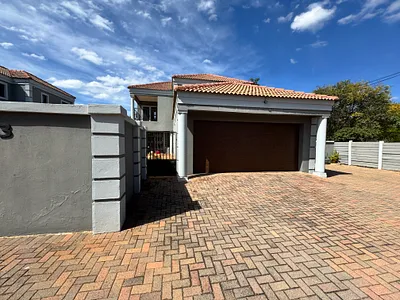 3 Bedroom Townhouse To Rent in Klerksdorp - ImhZ.webp