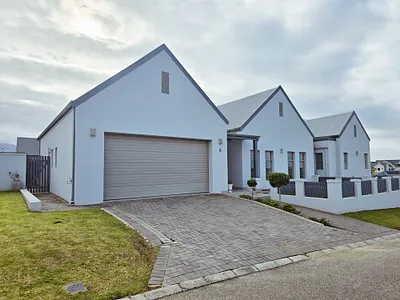 3 Bedroom House For Sale in George - Dlo5.webp