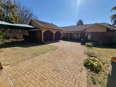 4 Bedroom House For Sale in Klerksdorp - UEji.webp