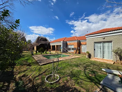 3 Bedroom House For Sale in Klerksdorp - BfkK.webp