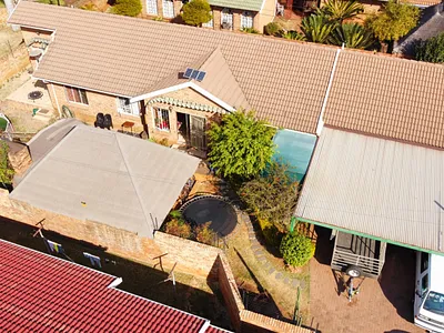 4 Bedroom Townhouse For Sale in Pretoria - img