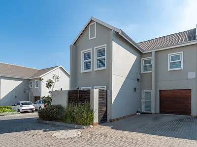 4 Bedroom Apartment For Sale in Sandton - Bh7o.webp