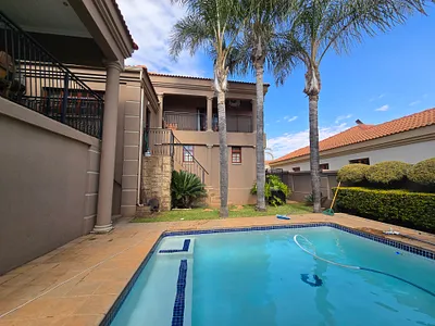 4 Bedroom House For Sale in Klerksdorp - img