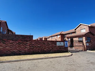 2 Bedroom Apartment For Sale in Benoni - Dfka.webp