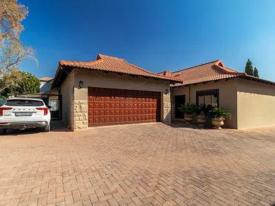 3 Bedroom Townhouse For Sale in Pretoria - MWQ6.webp