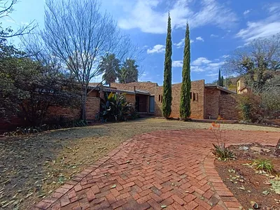4 Bedroom House For Sale in Klerksdorp - img