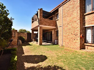 3 Bedroom Apartment For Sale in Randburg - f21j.webp