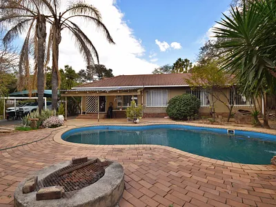 3 Bedroom House For Sale in Randburg - J9hm.webp