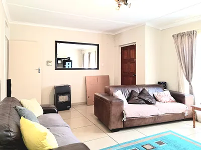 3 Bedroom House For Sale in Johannesburg - XNst.webp