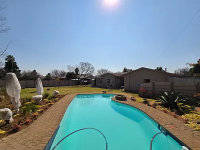 4 Bedroom House For Sale in Klerksdorp - b3Kq.webp