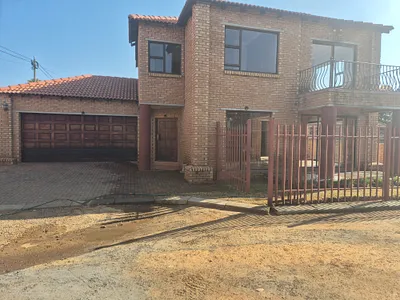 2 Bedroom House For Sale in Klerksdorp - dZEQ.webp