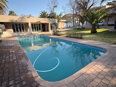 4 Bedroom House For Sale in Benoni - eye9.webp
