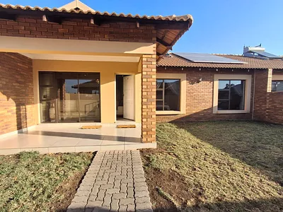 3 Bedroom Townhouse For Sale in Brakpan - jW6X.webp