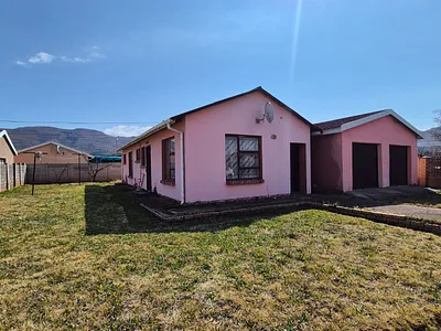 3 Bedroom House For Sale in Queenstown - ajZx.webp
