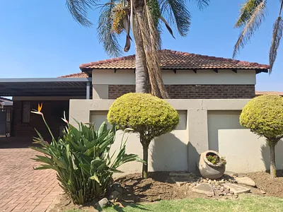 3 Bedroom House For Sale in Brakpan - BzBV.webp