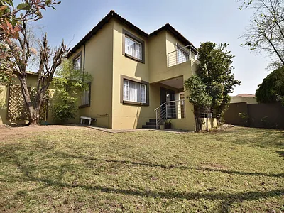 3 Bedroom Townhouse For Sale in Randburg - img