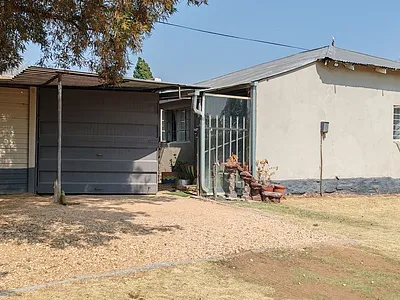 2 Bedroom House For Sale in Vredefort - img