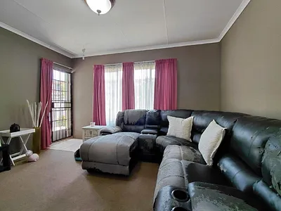 2 Bedroom Townhouse For Sale in Germiston - U9R1.webp