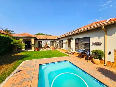 3 Bedroom House For Sale in Klerksdorp - MA2a.webp