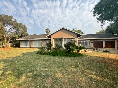 3 Bedroom House For Sale in Klerksdorp - 1epG.webp