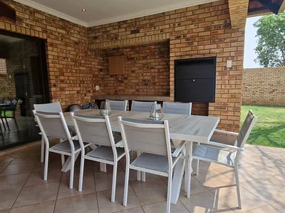4 Bedroom House For Sale in Pretoria - 5PSz.webp