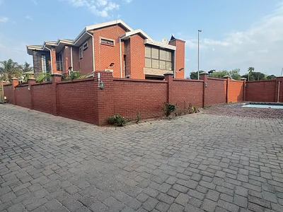 4 Bedroom House For Sale in Benoni - 8MyZ.webp