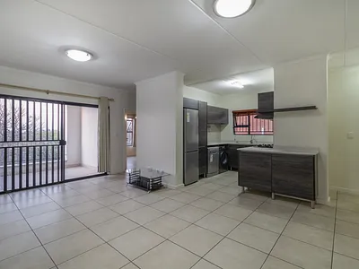 3 Bedroom Apartment For Sale in Edenvale - img