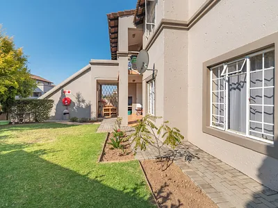 2 Bedroom Apartment To Rent in Randburg - 0vBe.webp