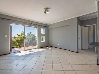 2 Bedroom Apartment For Sale in Roodepoort - img