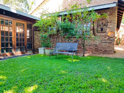 3 Bedroom House For Sale in Klerksdorp - HV8b.webp
