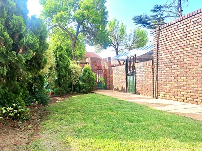 3 Bedroom Apartment For Sale in Randburg - 2XcL.webp