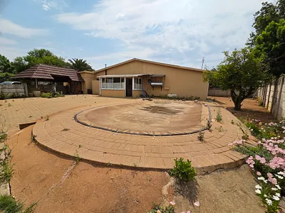 4 Bedroom House For Sale in Klerksdorp - E5yS.webp